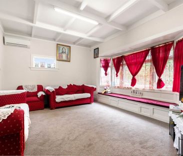Large bungalow in the heart of Otahuhu! - Photo 1