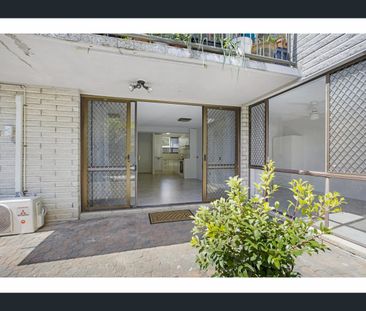 2/33 Darrambal Street, Surfers Paradise, Qld 4217 - Photo 3