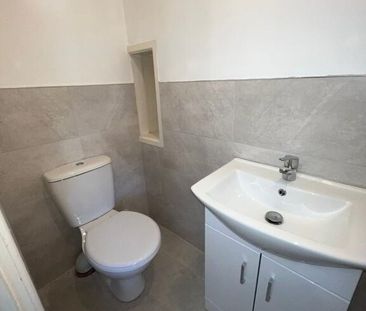 En-Suite Room, 4 Eglantine Gardens, Belfast, BT9 6EZ - Photo 5