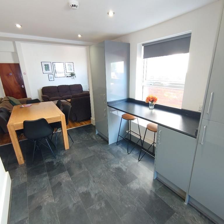 5 bedroom terraced house to rent - Photo 1