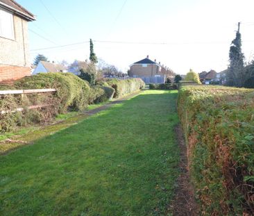 3 bedroom end of terrace house to rent - Photo 3