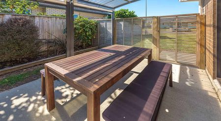 3 Bedroom, 2 Bathroom with Double garage - Photo 4