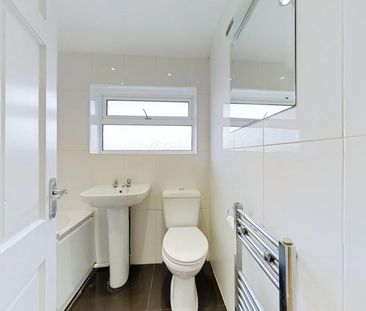 4 bedroom semi-detached house to rent - Photo 3