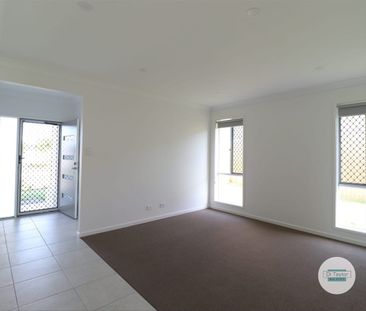 BEAUTIFUL FAMILY HOME WITH 2 LIVING AREAS - Photo 1