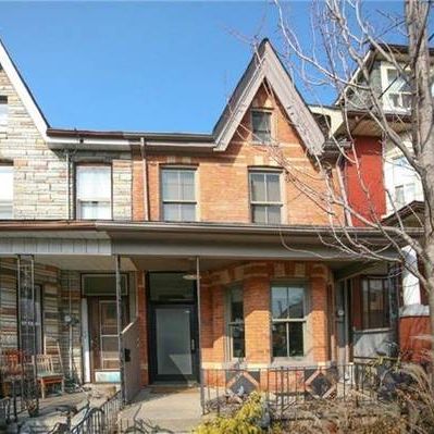 Beautiful Renovated Kensington Market 1Bdrm + Den in House - Photo 1