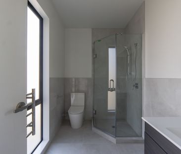 Near New Luxurious 3-Bedroom Home - Photo 5