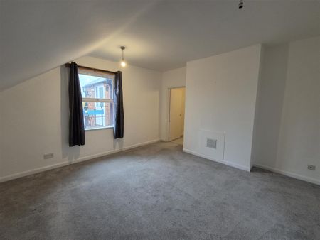 1 Bed Flat - Photo 2