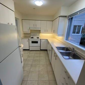 Central 1 Bedroom - Kitsilano - Photo 1