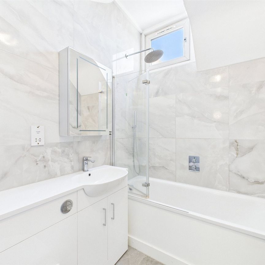 Victor Road, Teddington, TW11 - Photo 1