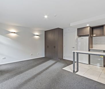 Contemporary Apartment - Photo 4