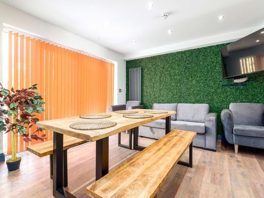 OX Living is proud to present this high-quality 8-bedroom co-living property, perfect for working professionals looking for stylish, stress-free living. Room 1 - Photo 1