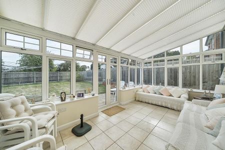 4 bedroom detached house to rent - Photo 2