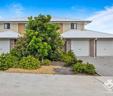 Lovely 3 Bedroom Townhouse in Quiet Complex - Photo 2