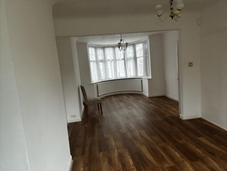 3 bedroom semi-detached house to rent - Photo 4