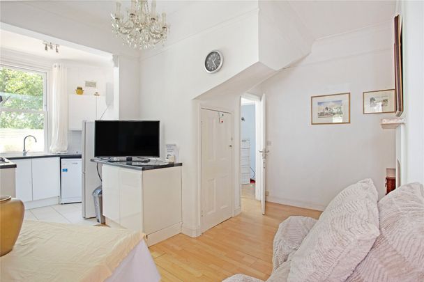Victor Villas, Chiswick Common Road, Chiswick, London, W4 flat to rent - Photo 1