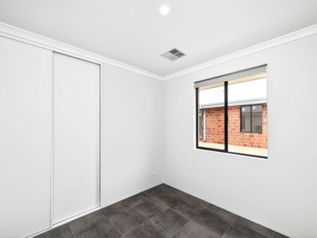 Dual key - new build - central location - Photo 2