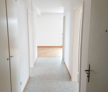 Preisgünstige 4.5 Zimmer Wohnung mit moderner offener Küche - Photo 2