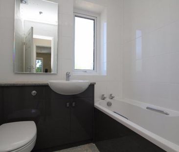 3 bedroom detached house to rent - Photo 3