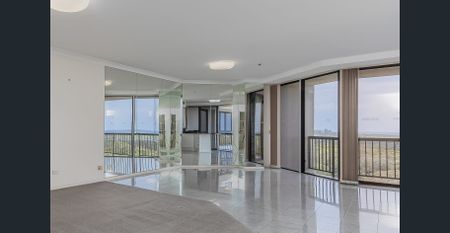 Immaculate apartment adjoining the Coolangatta Tweed Golf Course with 180° Ocean Views from Coolangatta to Fingal. - Photo 2