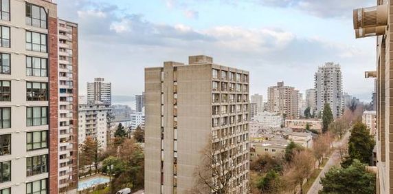 Studio with Peakaboo English Bay View -Insuite Laundry-Parking - Photo 2