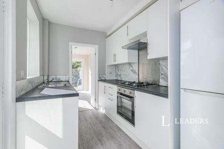 2 bedroom semi-detached house to rent - Photo 5