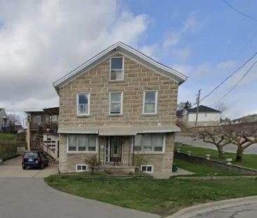 2 BED + 1 BATH TRIPLEX UNIT IN THOROLD | 55 John Street, Thorold - Photo 1