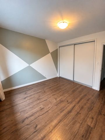 VISITE LIBRE, 11425 Av. Hénault, Montréal (Montréal-Nord), QC H1G - Photo 3