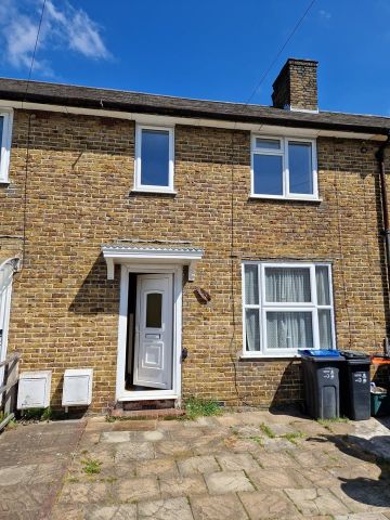 3 Bed Terraced House, Bordesley Road, SM4 - Photo 4