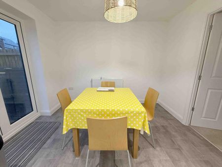 3 bedroom semi-detached house to rent - Photo 2