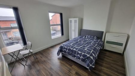 4 bedroom terraced house to rent - Photo 3
