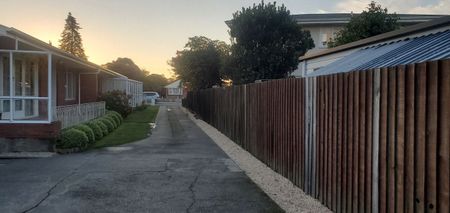 Near Memorial Ave, 5min walk to Burnside High - Photo 4