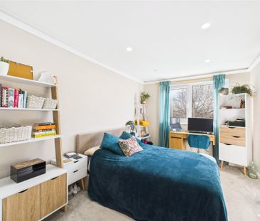 2 bedroom Maisonette in Hillbrow, Reading - Photo 5