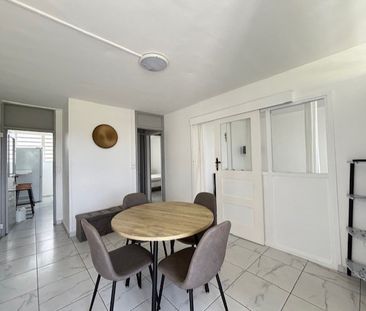 Location Appartement 5 pièces 65m² LES ABYMES 97139 - Photo 2