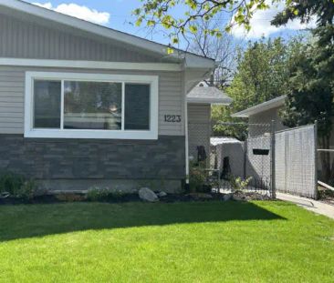 Bright 1/2 duplex upper unit in desirable Rosemont | 1223A Rosehill... - Photo 1