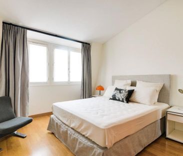 Location Appartement 4 pièces Meublé 119m² PARIS 16ème - Photo 4
