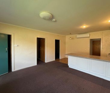Neat and Tidy 3 Bedroom Unit! - Photo 4