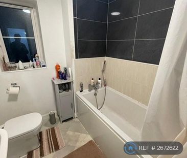 1 bedroom in a house share to rent - Photo 4