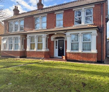 Flat 4, Rayleigh Road, Benfleet, Essex, SS7 - Photo 6