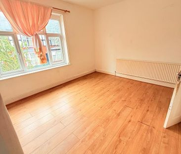 4 bedroom terraced house to rent - Photo 6