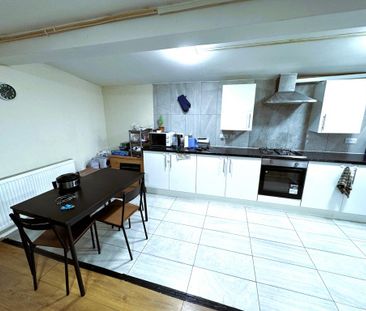 3 bedroom flat to rent - Photo 1