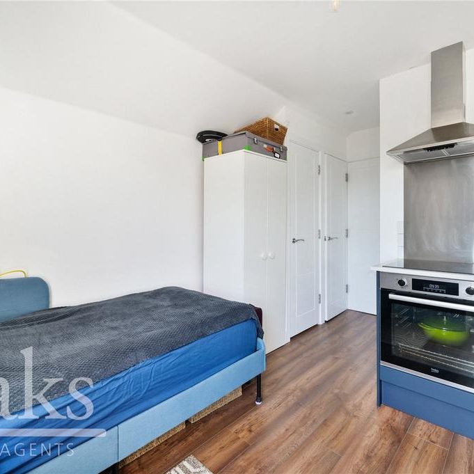 Studio to rent - Photo 1