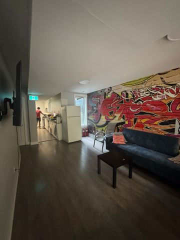 181 Henderson - Photo 3