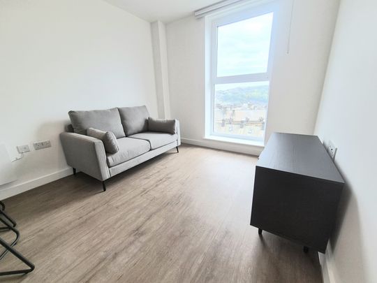 Cow Green, Halifax - Photo 1