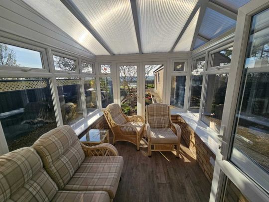 PETERBOROUGH - Photo 1