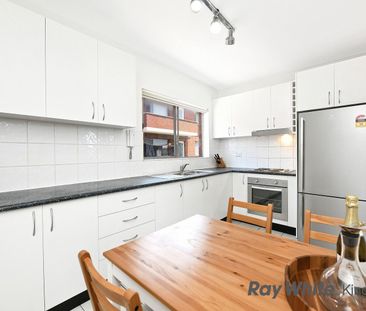 Elegantly designed and fully furnished two-bedroom apartment - Photo 3