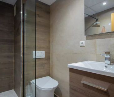 Room for rent in 4-bedroom apartment in Burjassot - Photo 6