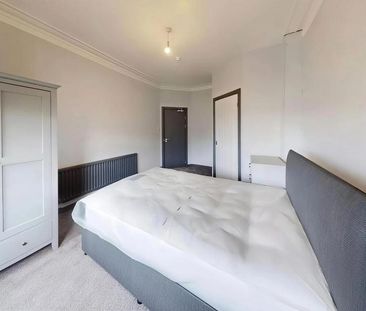 12 bedroom house of multiple occupation to rent - Photo 4