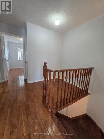 137 HARTFORD CRESCENT - Photo 4