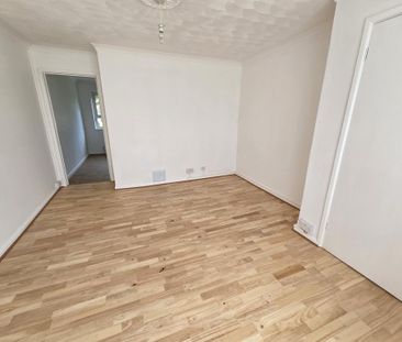 2 bedroom semi-detached house to rent - Photo 4