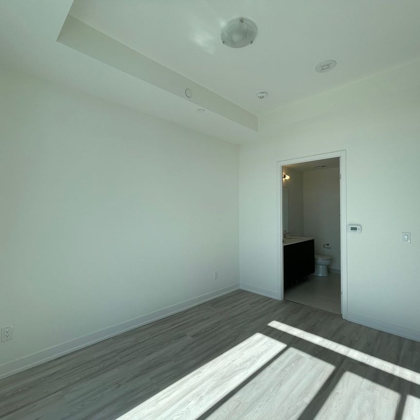 For Lease - 6 David Eyer Road Unit# 916, Richmond Hill, Ontario - Photo 1